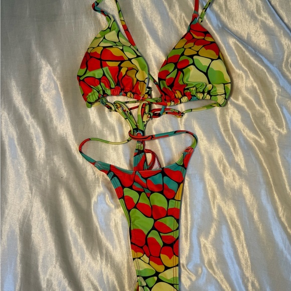 Colorful Amazon one piece bathing suit - Picture 5 of 8